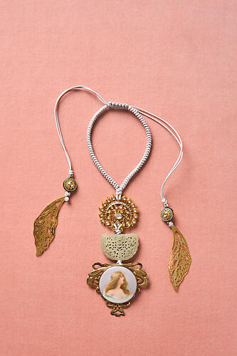 Antique Round Cameo Necklace