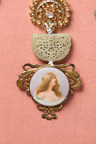 Antique Round Cameo Necklace
